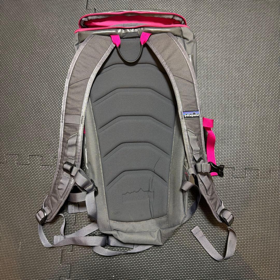 patagonia BLACK HOLE PACK 25L グレー/ピンク