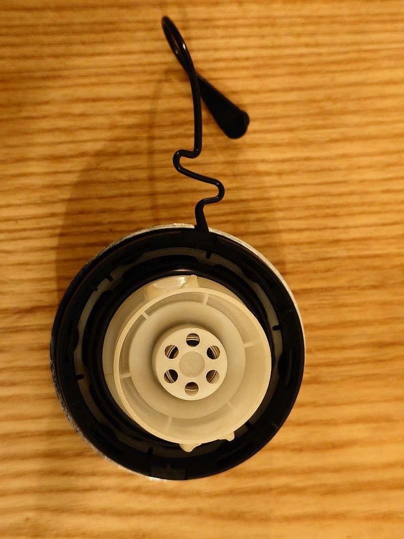 TOYOTA 純正スポーツリッド フューエルキャップ