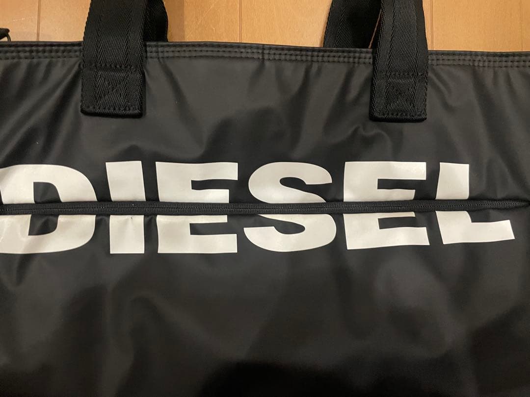 DIESEL ビッグロゴ ジップトートバッグ ブラック 軽量ナイロン A4収納可