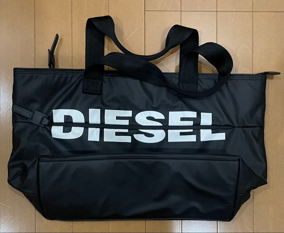 DIESEL ビッグロゴ ジップトートバッグ ブラック 軽量ナイロン A4収納可