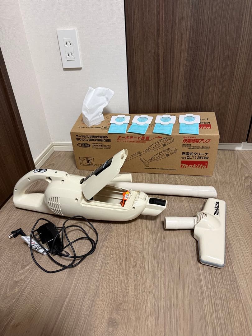 オ*ジ様 Makita 充電式クリーナー　掃除機　CL113FD