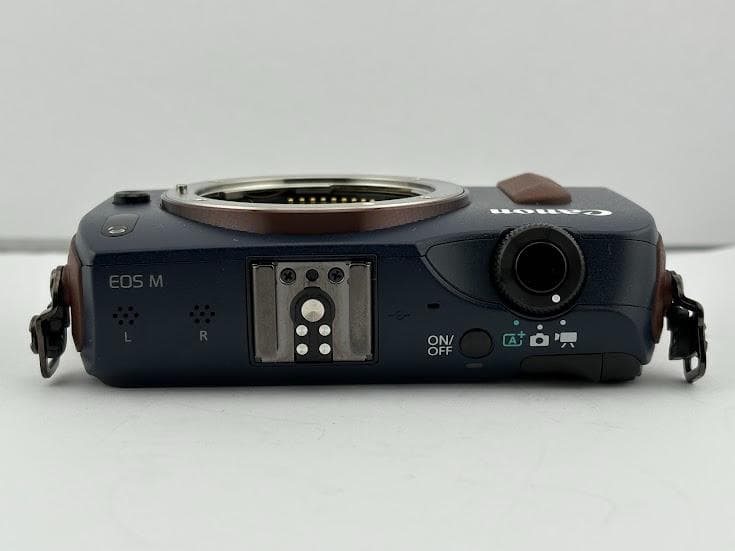 ★極上美品★キヤノン CANON EOS M ベイブルー ★美品レンズキット★