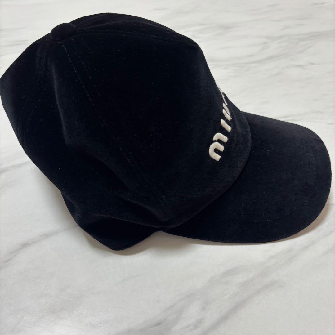 miu miu ベルベットキャップ 黒