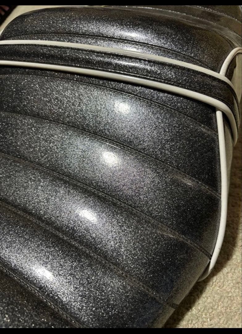 田*盛様 バリオスのブラックシート　あんこ抜き　銀のラメ加工　白のライン　バイク