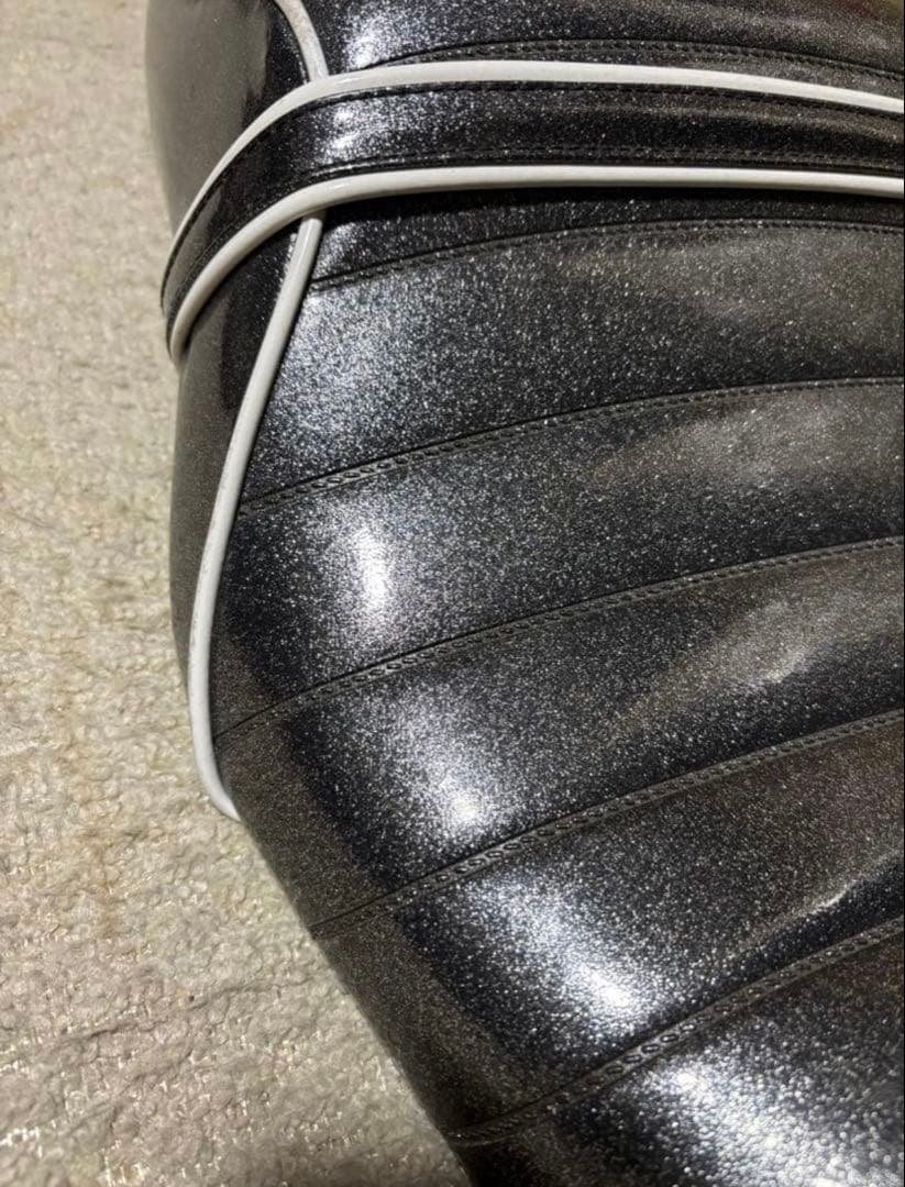 田*盛様 バリオスのブラックシート　あんこ抜き　銀のラメ加工　白のライン　バイク