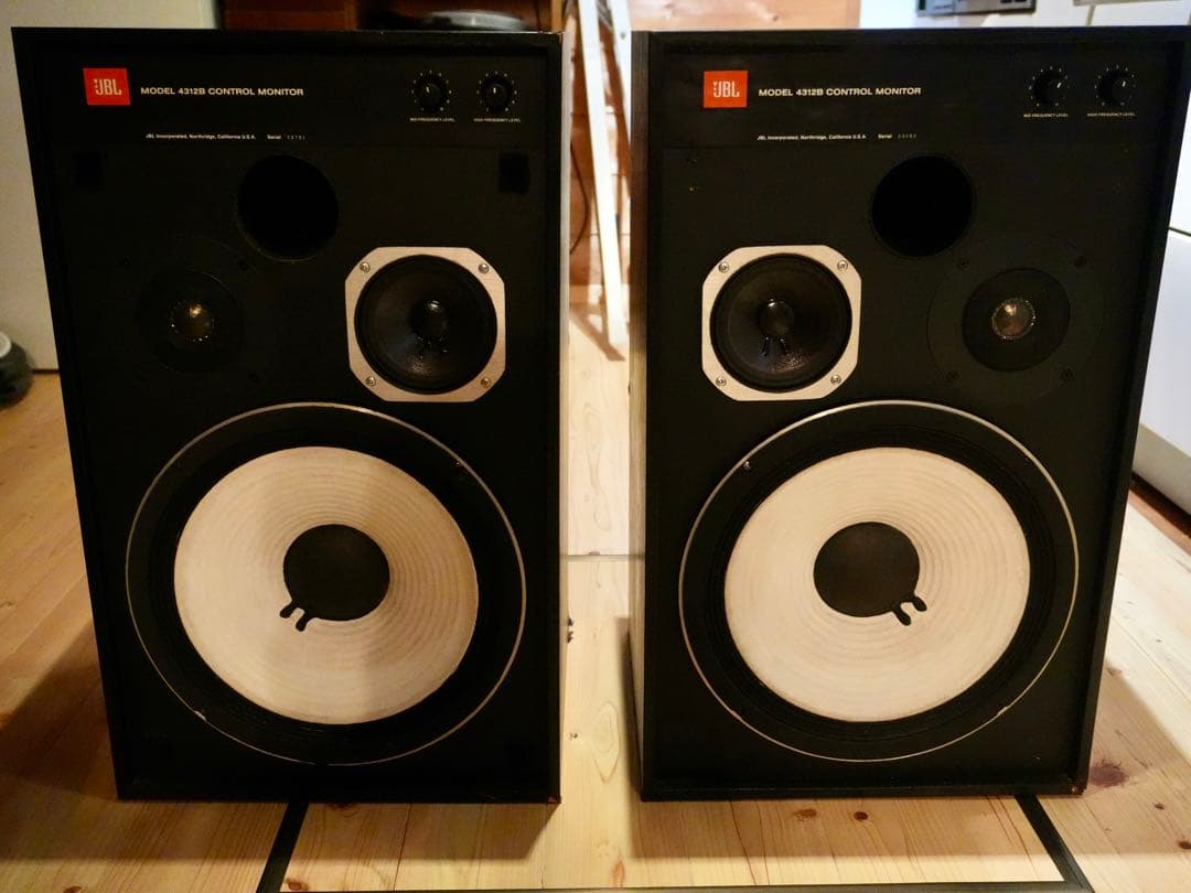 JBL 4312B CONTROL MONITOR （左）