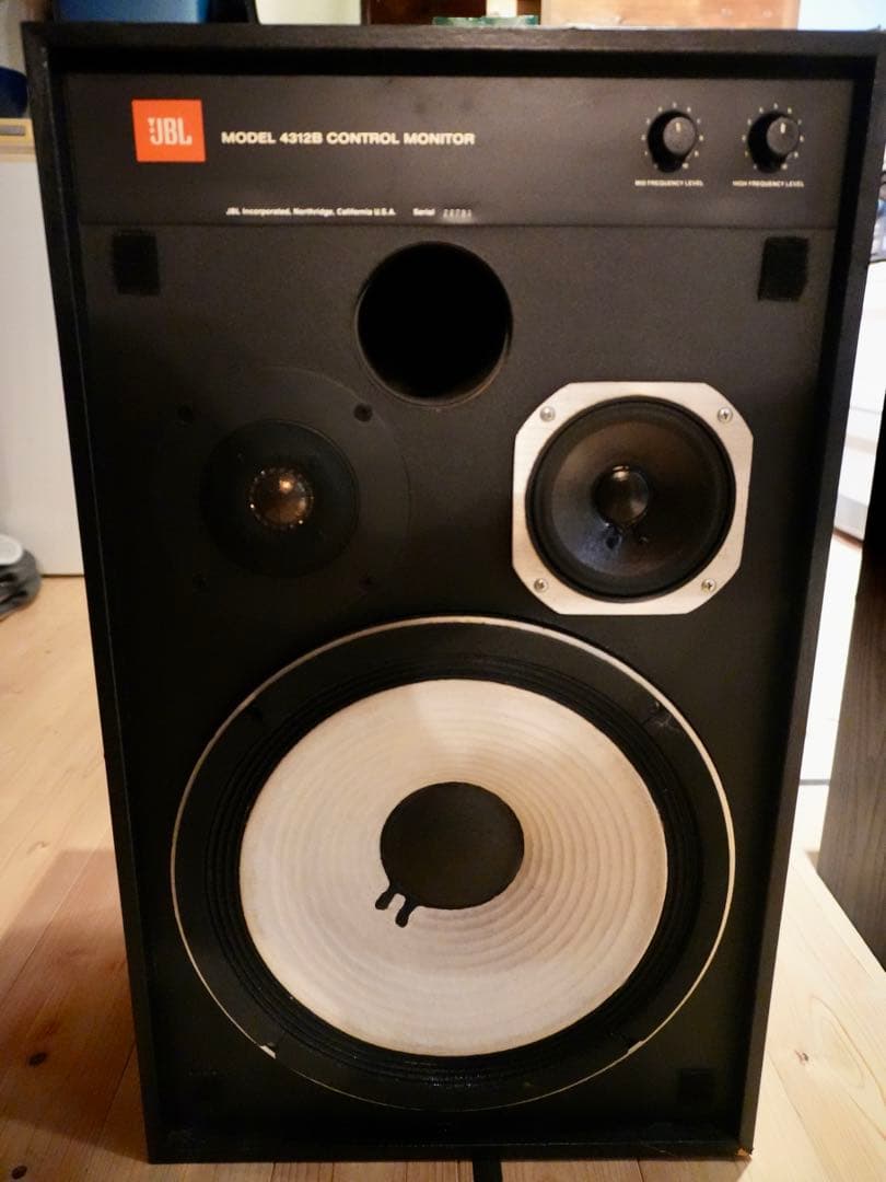 JBL 4312B CONTROL MONITOR （左）