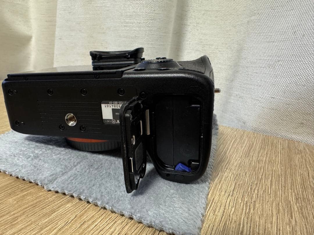 SONY α7 III ミラーレス一眼カメラ 本体 ストラップ付き