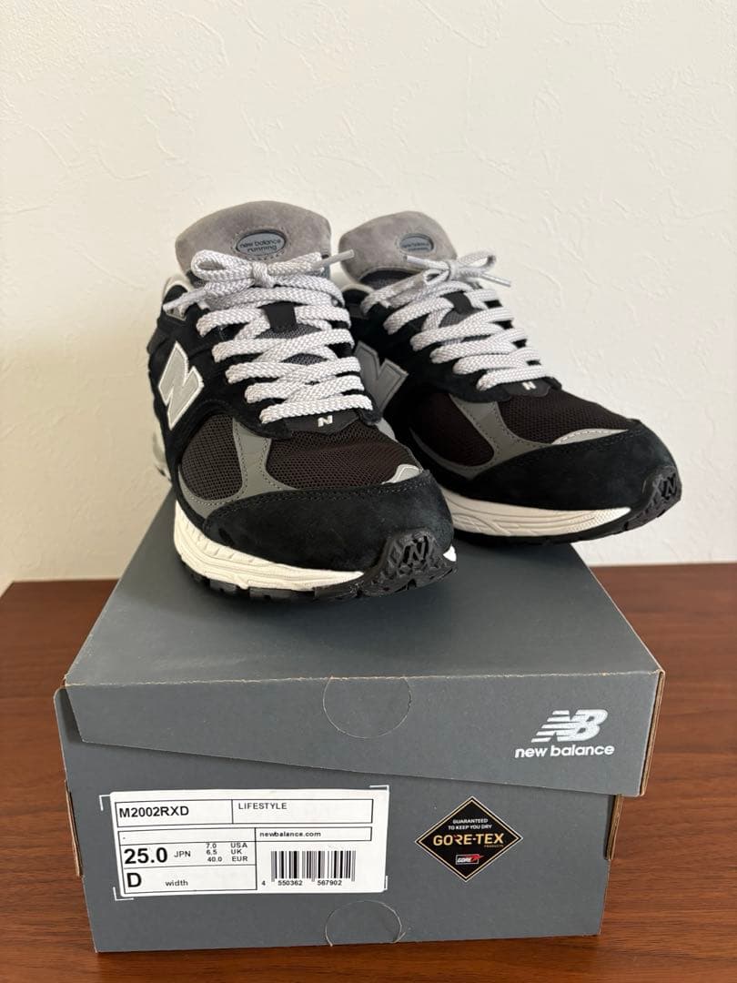 靴 New balance M2002RXD