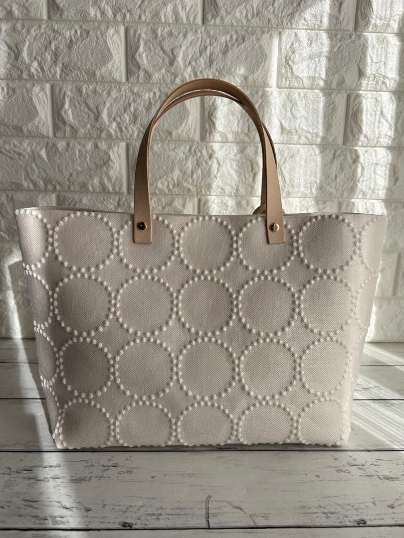 【1023】ミナペルホネンタンバリントートバッグ　ベージュ×ホワイト金具ゴールド