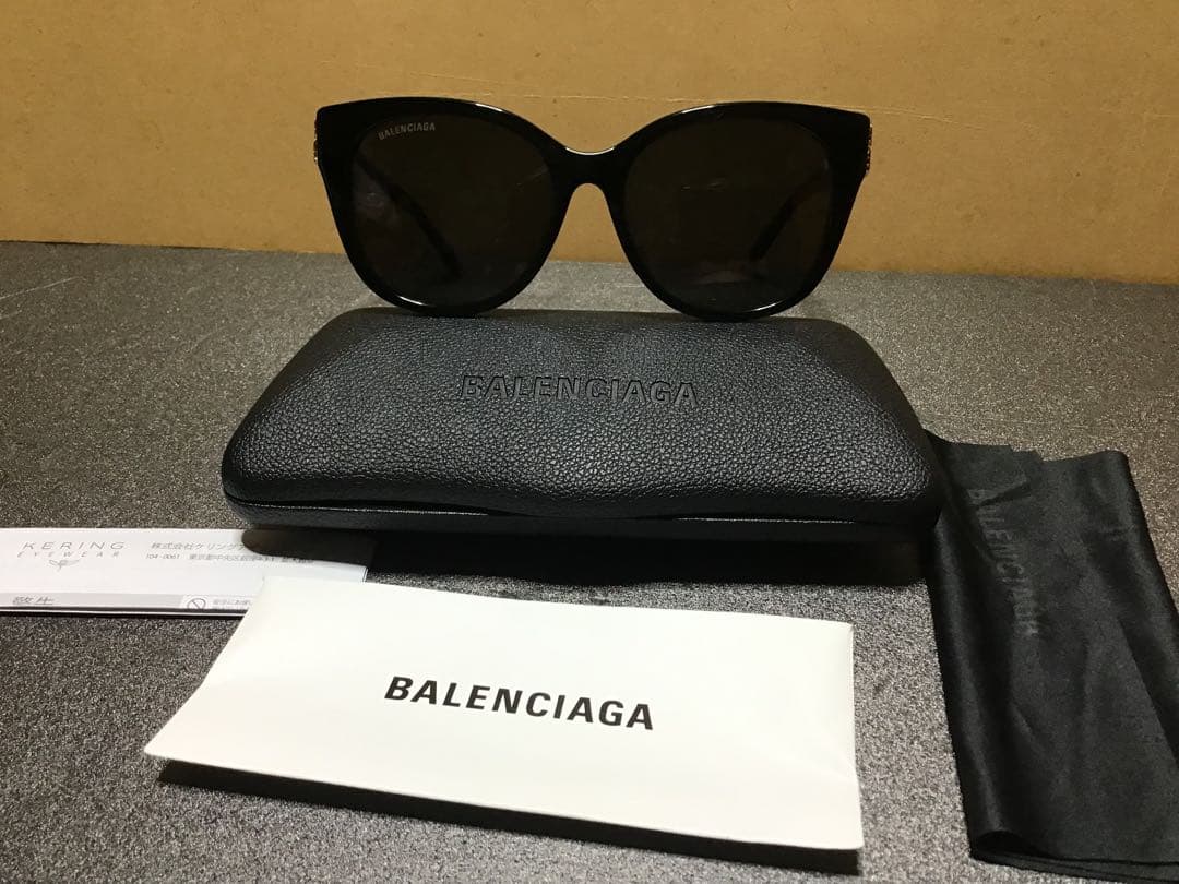 BALENCIAGA ブラック サングラス