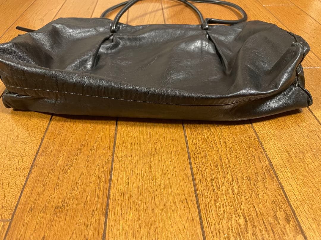 MIU MIU ブラックレザートートバッグ