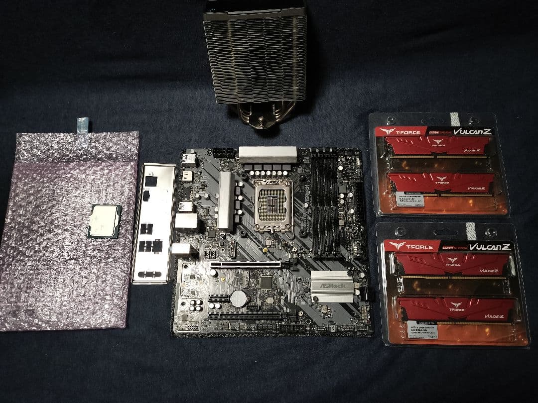 セット売り 13700K&Z690M&8GBメモリー４枚＆おまけCPUファン付き