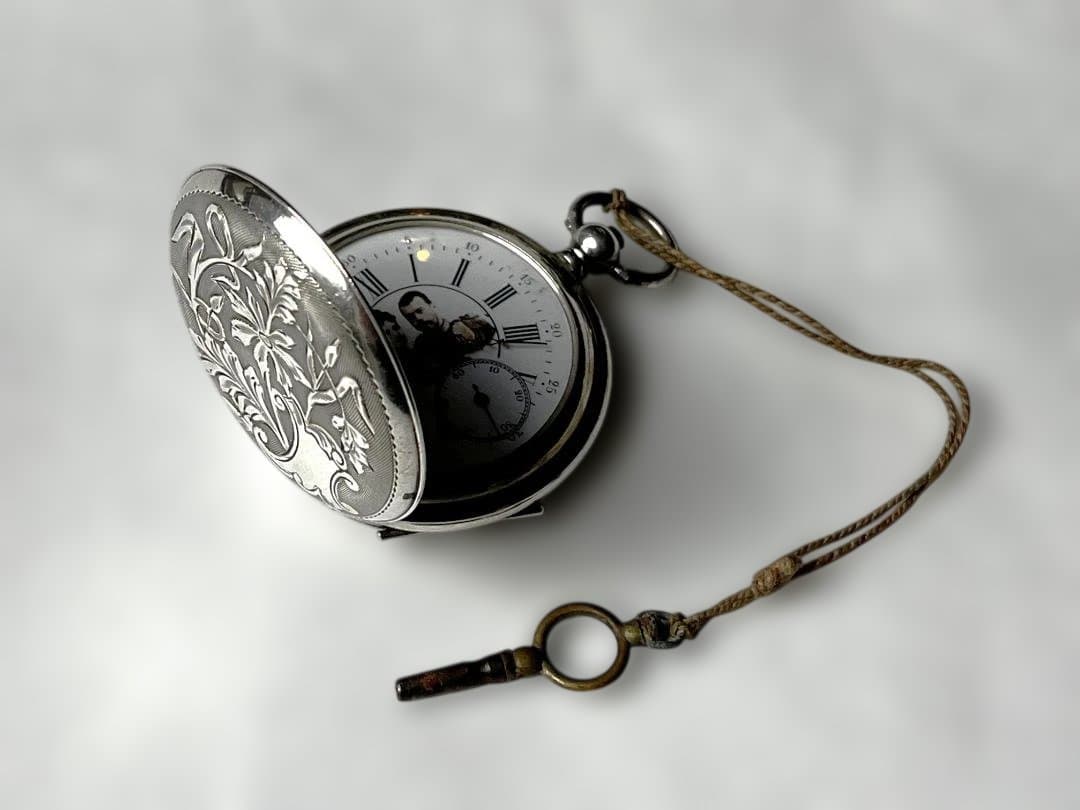 エングレーブ花模様シルバーポケットウォッチ