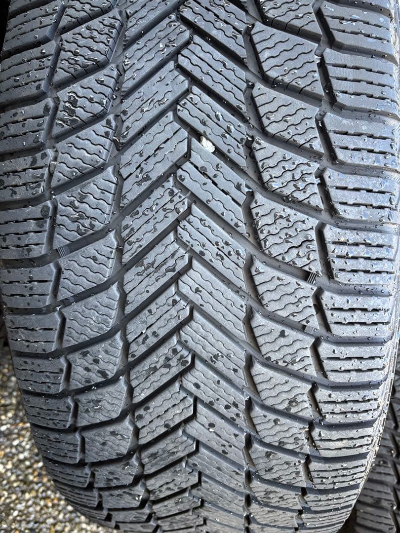 送料込み格安　275/55R20インチ　スタッドレス　ディフェンダー【1/2】