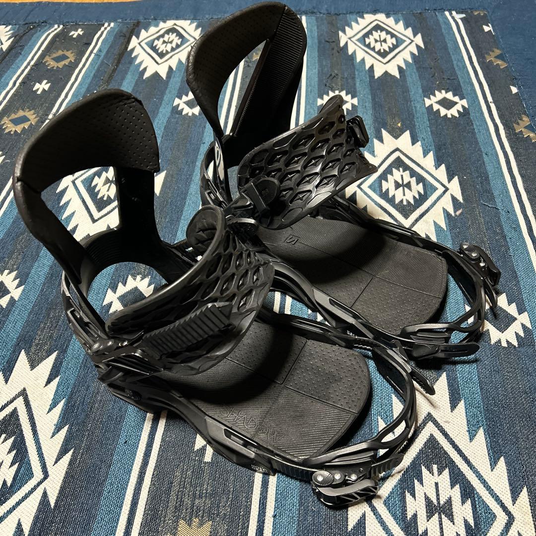 と*と様 salomon サロモン ホログラム Mサイズ　シャドウフィット