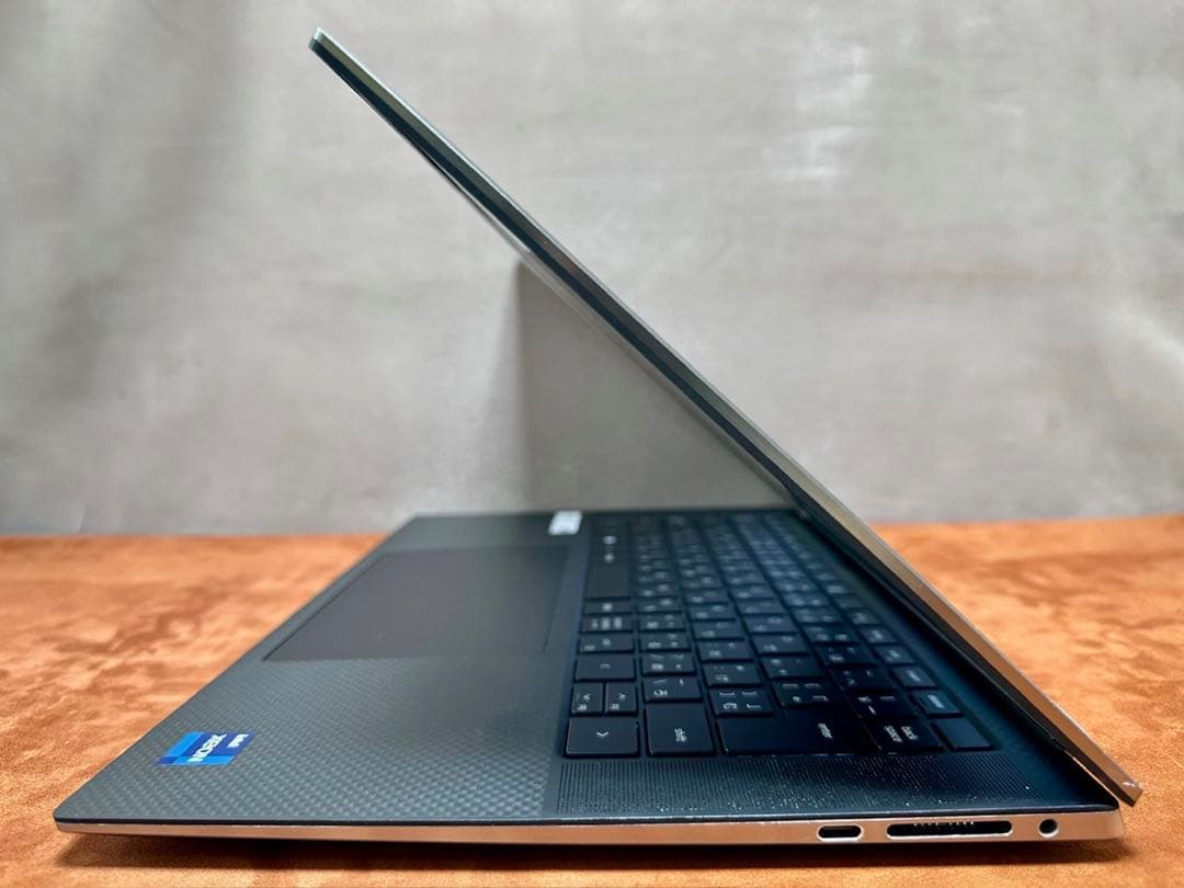 Windowsノート本体 DELL Precision5560 Xeon W-11955M |1562