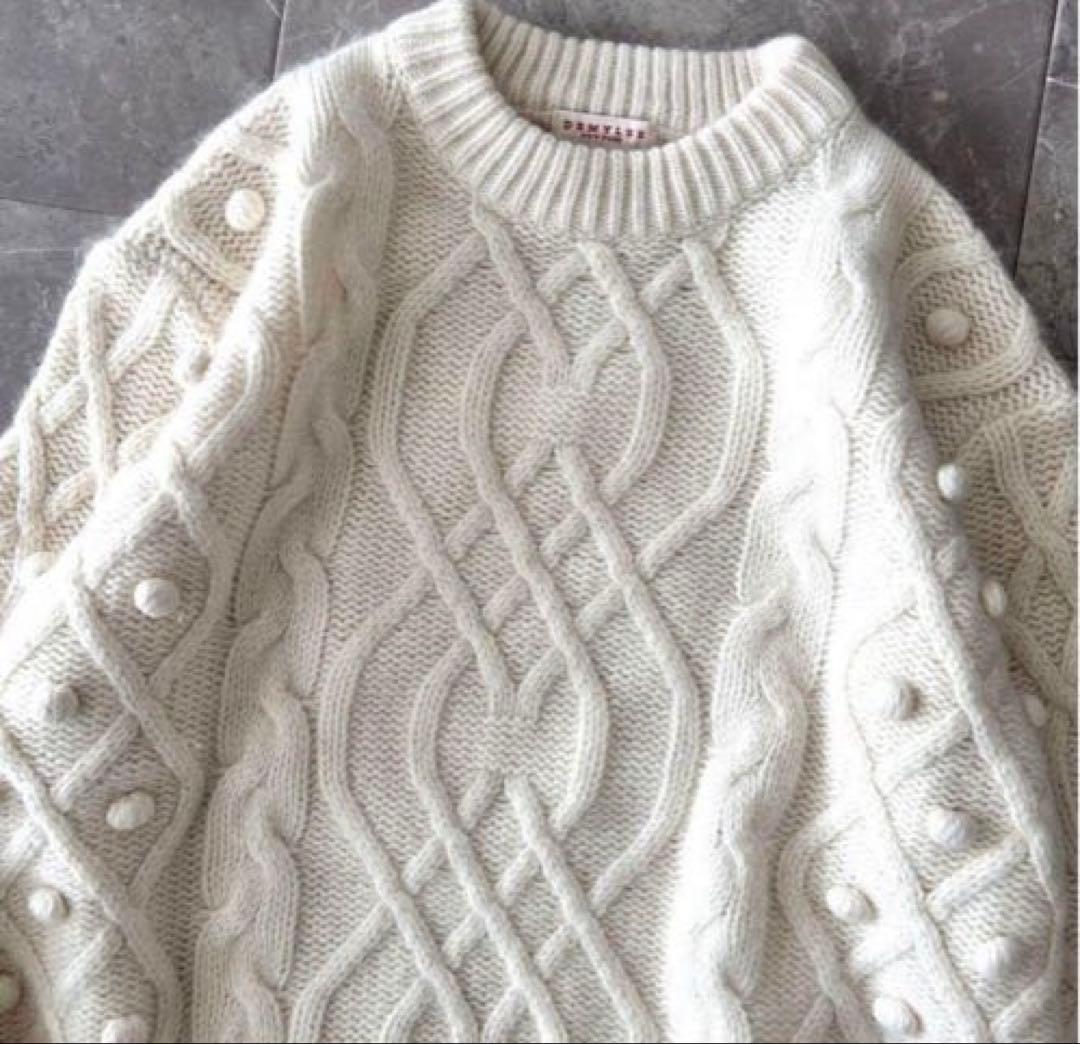 美品//デミリー DEMYLEE アンゴラ混　ケーブルニット　ホワイト