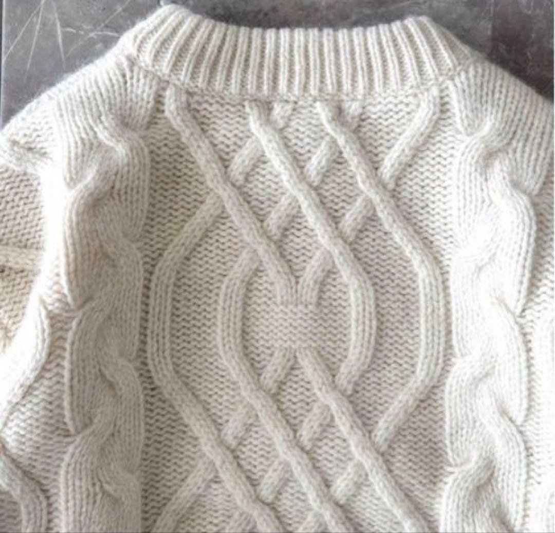 美品//デミリー DEMYLEE アンゴラ混　ケーブルニット　ホワイト