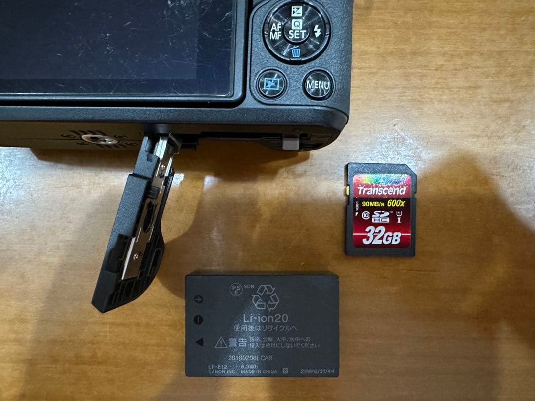 【美品】Canon EOS KISS M Wズームキット BK