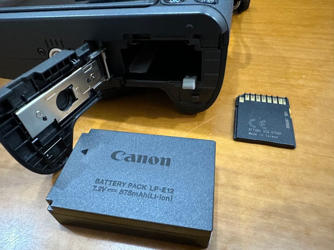 【美品】Canon EOS KISS M Wズームキット BK