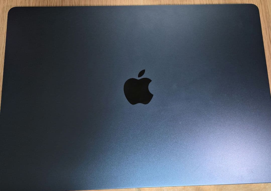 MacBook　M4 2025　15インチ　２５６GB　クリアケース付き