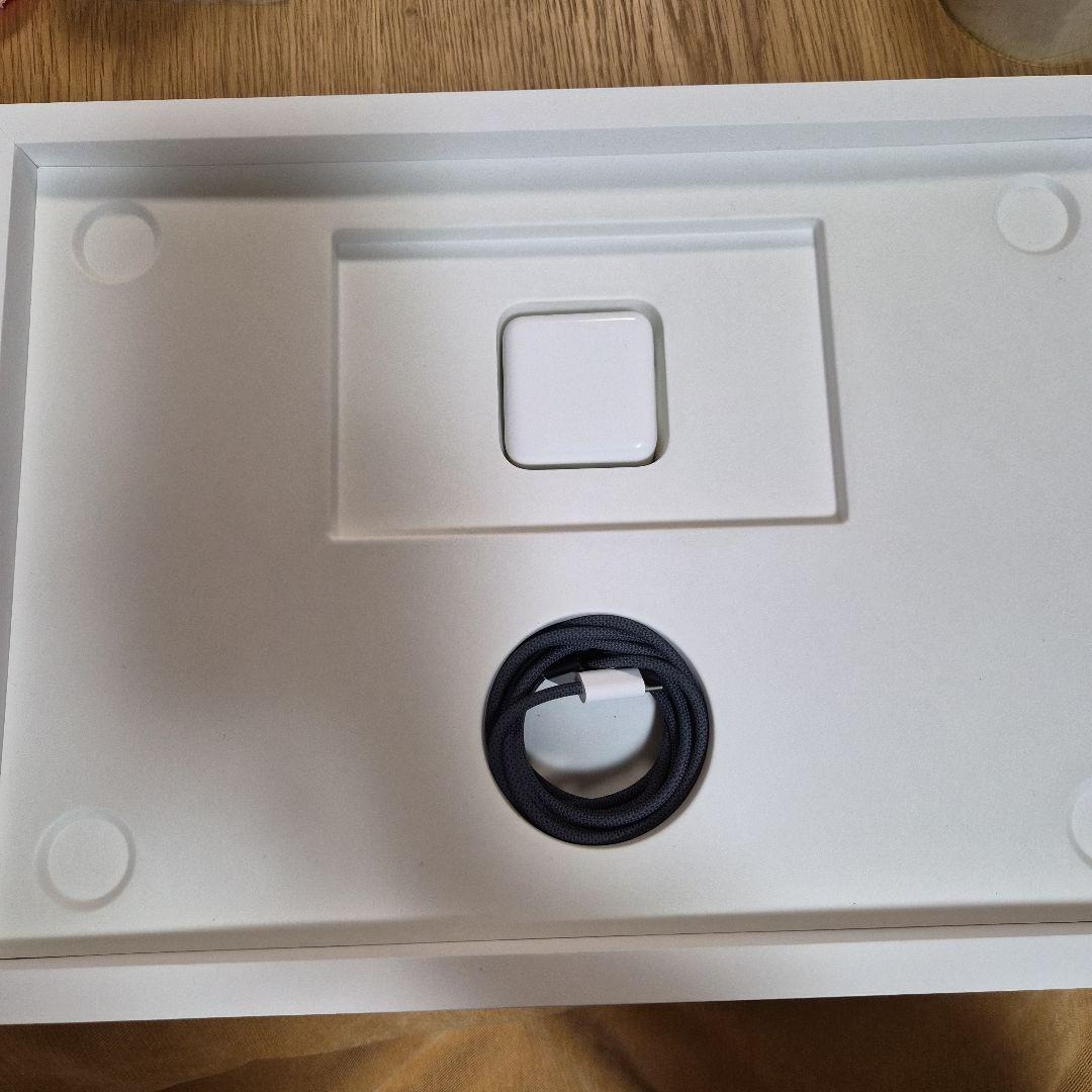 MacBook　M4 2025　15インチ　２５６GB　クリアケース付き