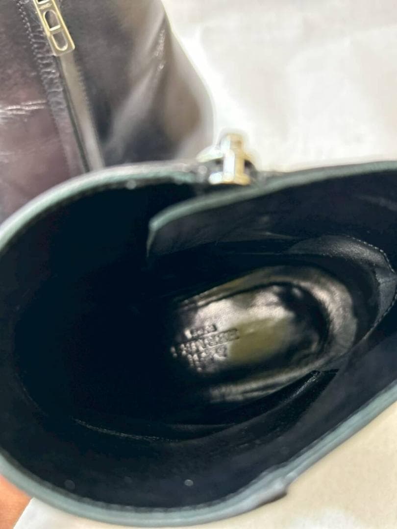 HERMES ブラックレザー ポインテッドトゥブーツ