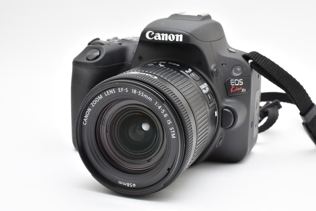R*o様 美品 Canon EOS Kiss X9 18-55mm レンズkit