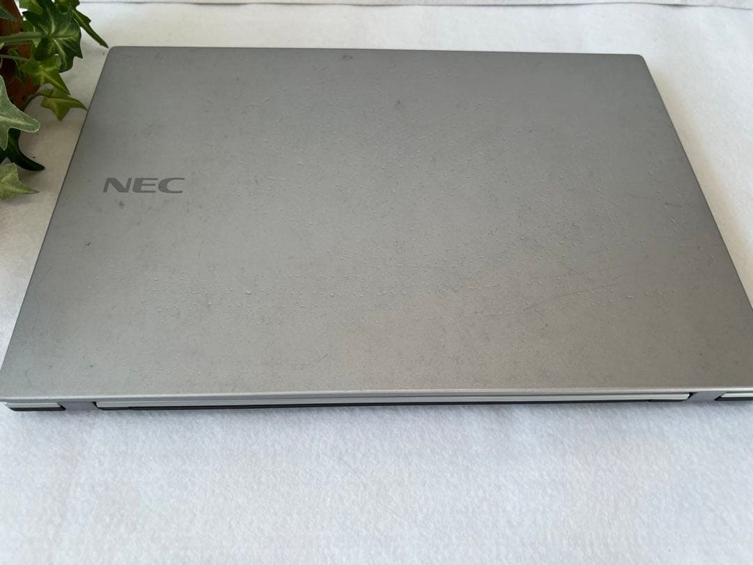 軽量ノートパソコン✨届いたらすぐ使える✨色々インストール済✨Wi-Fi接続可能！