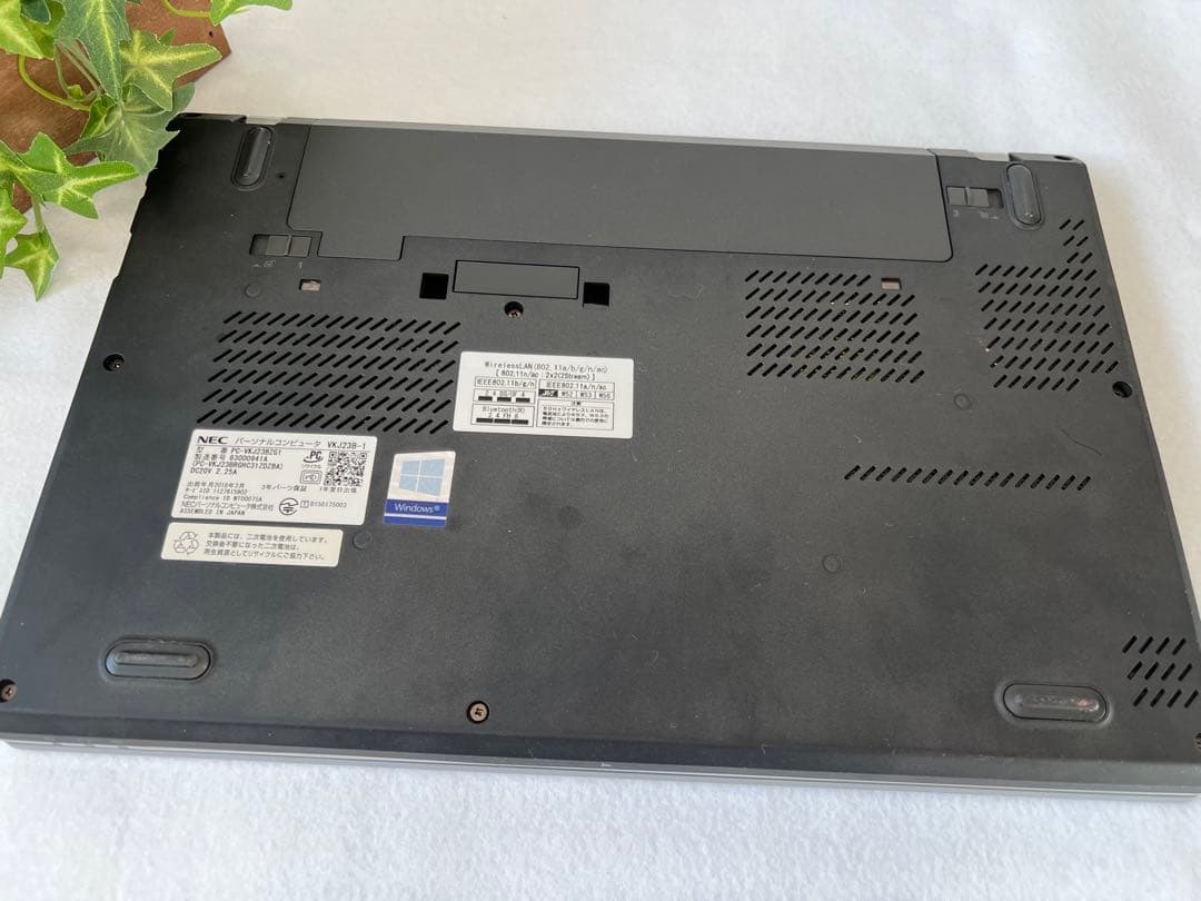 軽量ノートパソコン✨届いたらすぐ使える✨色々インストール済✨Wi-Fi接続可能！