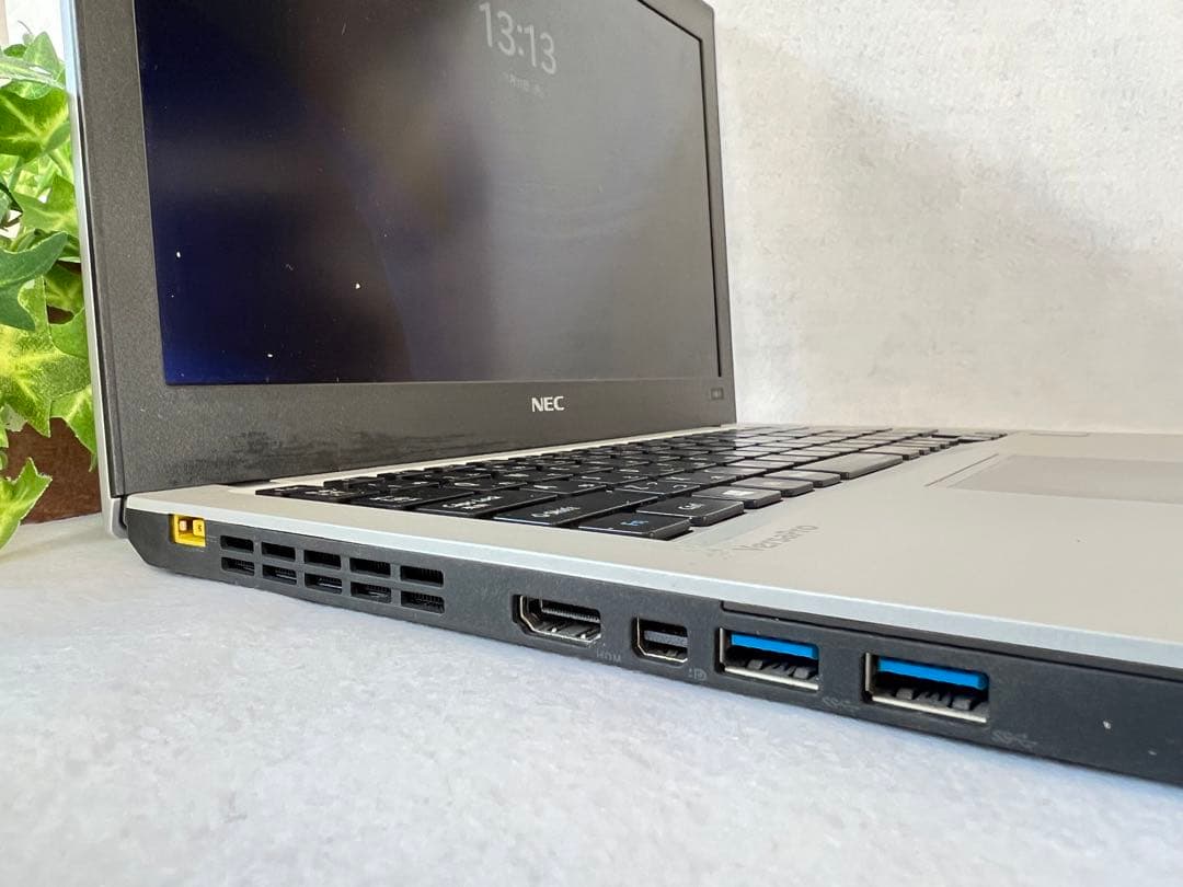 軽量ノートパソコン✨届いたらすぐ使える✨色々インストール済✨Wi-Fi接続可能！