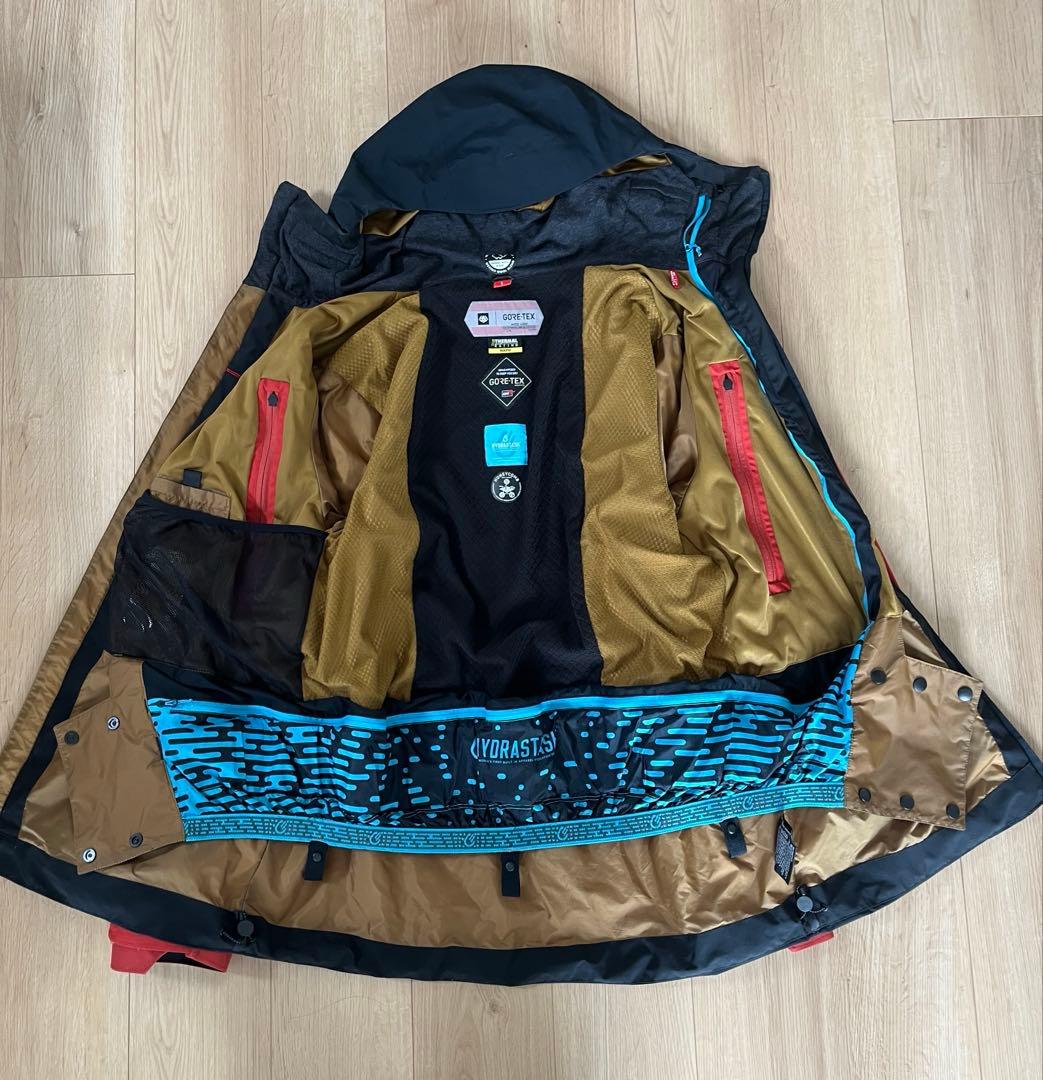 686 スノーボードウェア ジャケット　Lサイズ 黒赤（10/26まで値下げ）