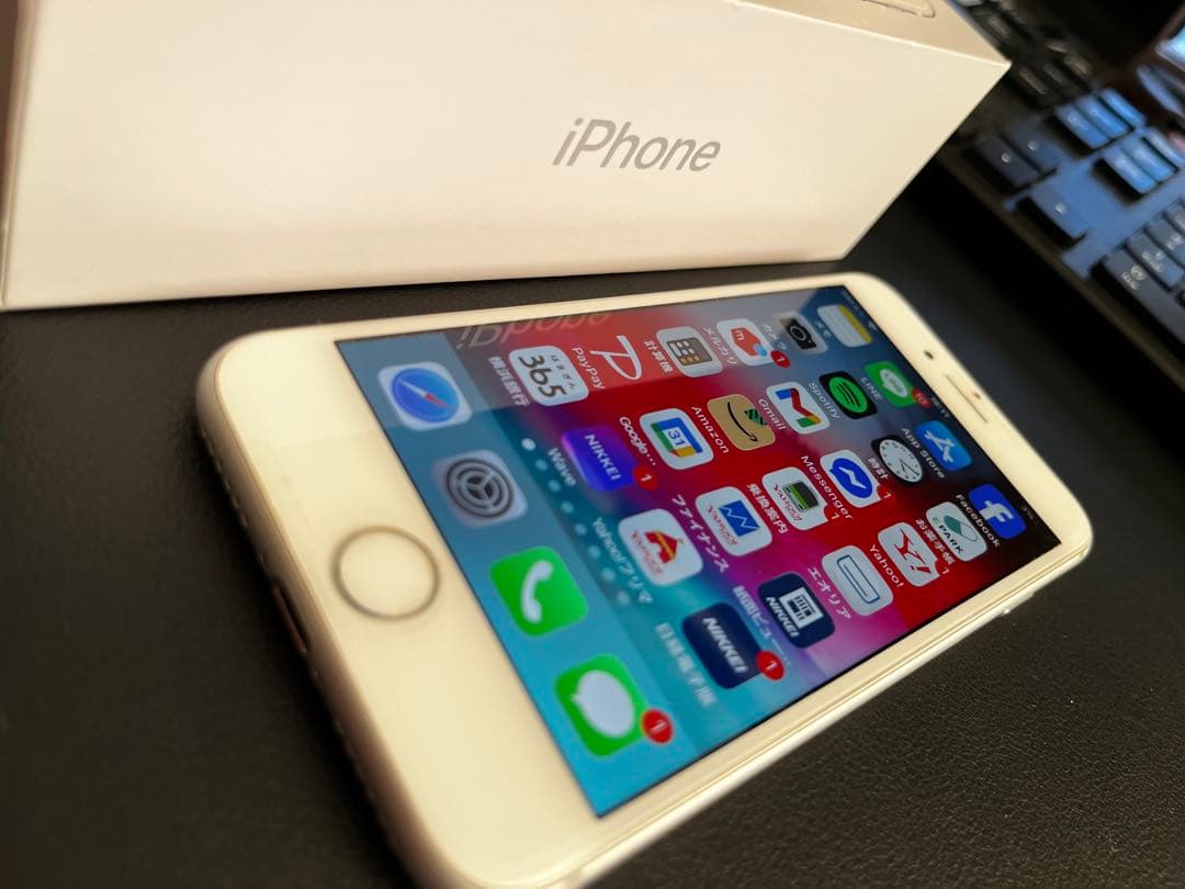 美品　iPhone8 256GB バッテリー100%　箱・アクセサリー等付属