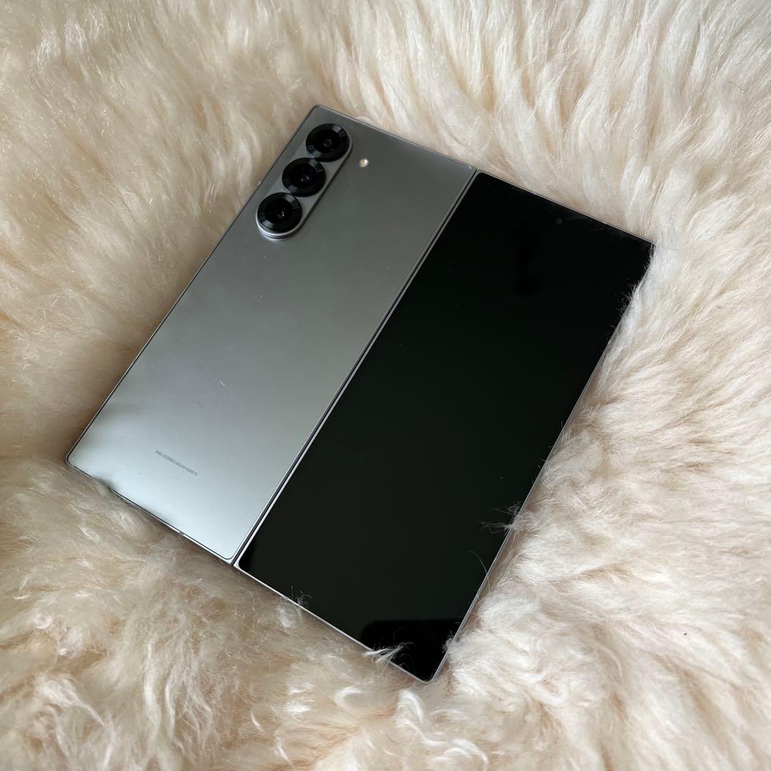 ほぼ使用してない　Samsung Galaxy Z Fold6 256GB 本体