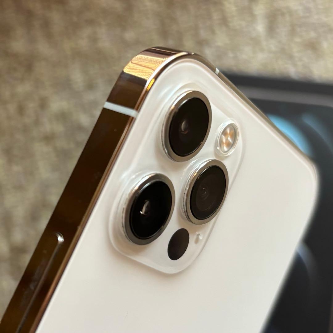 お値下げ！美品iPhone 12 pro シルバー 128 GB SIMフリー