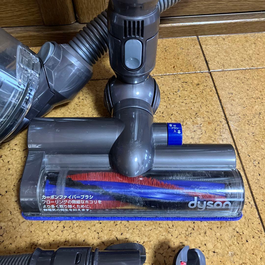 Dyson DC63 キャニスター掃除機 本体　布団掃除ツール　隙間ノズル