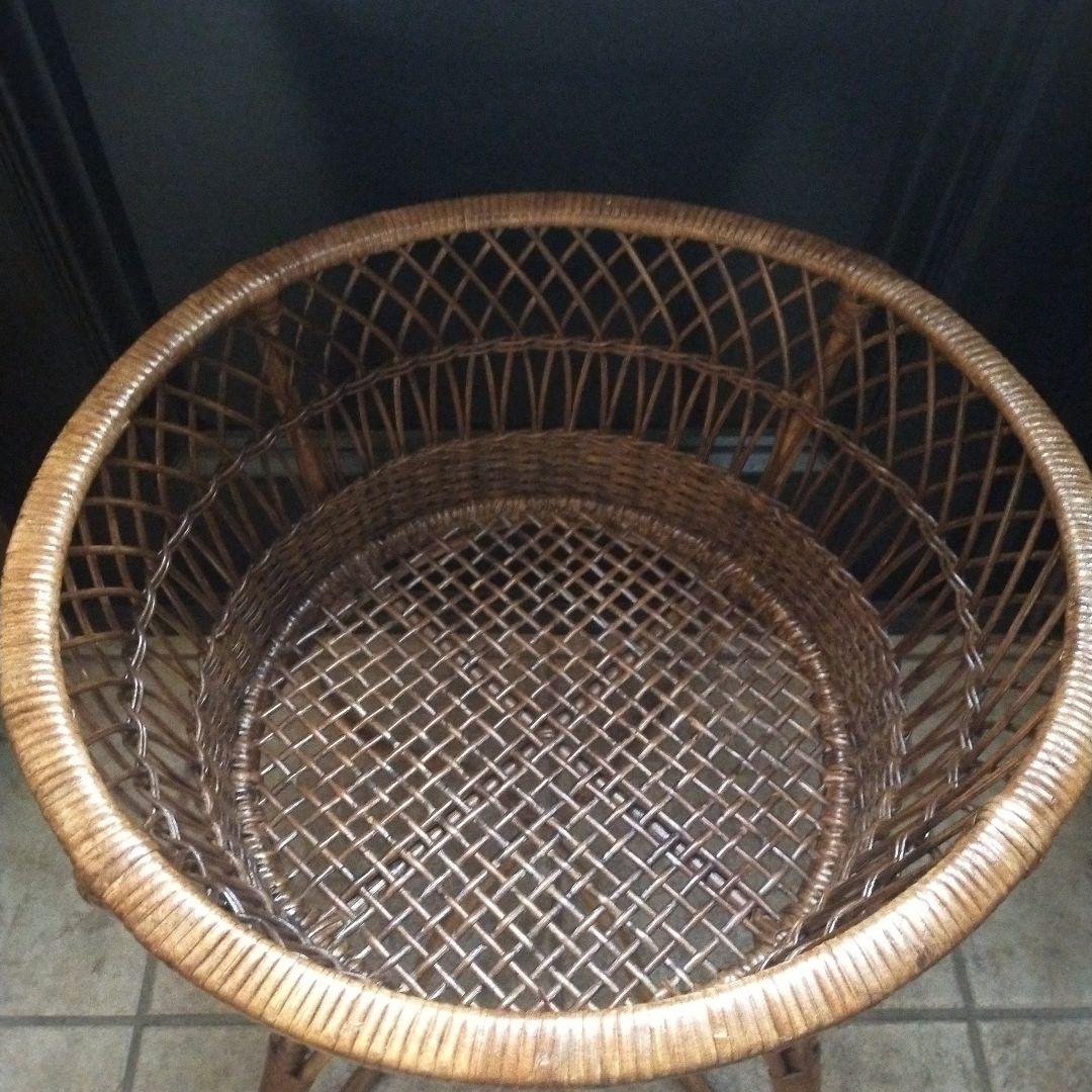 天然素材　籠　脚付き