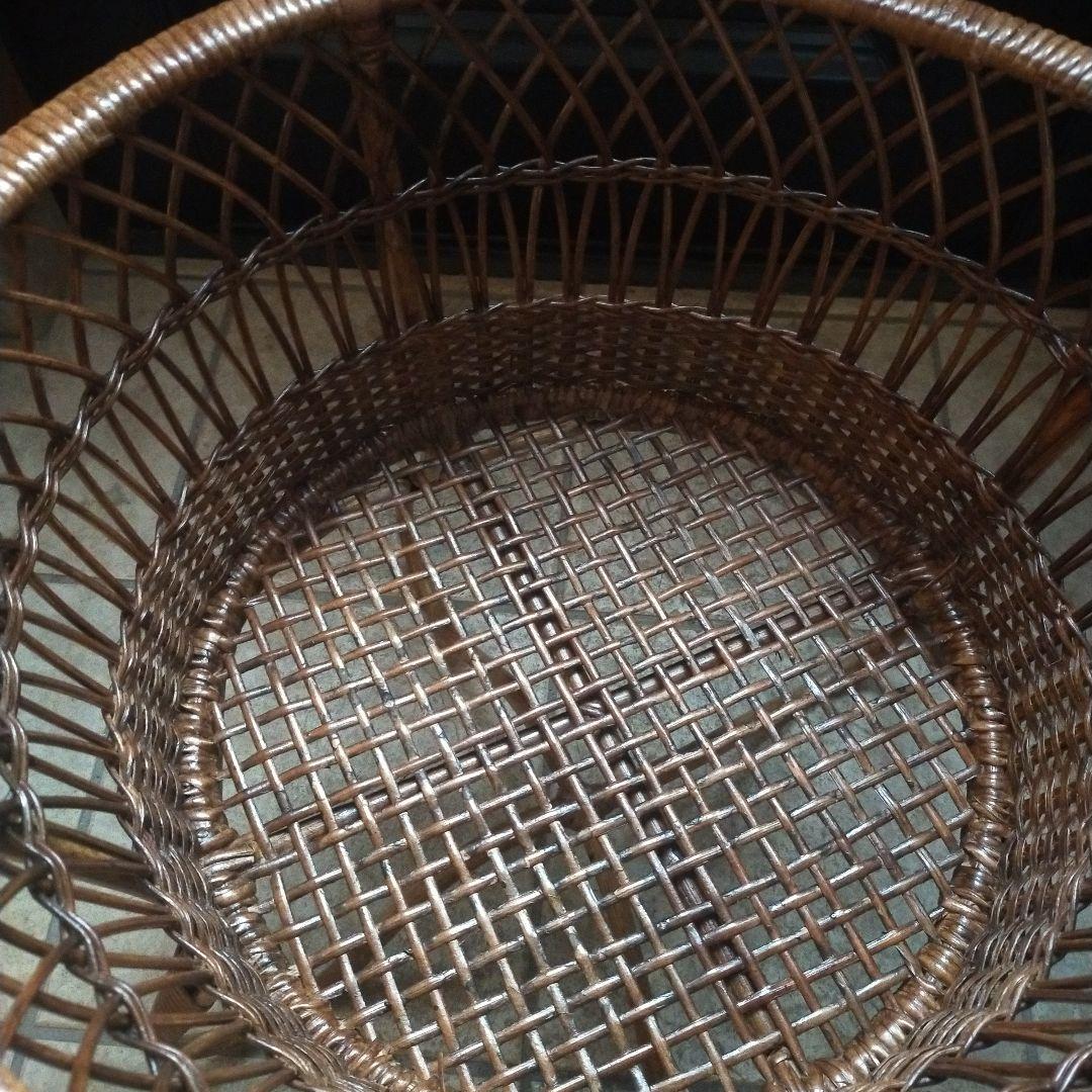 天然素材　籠　脚付き