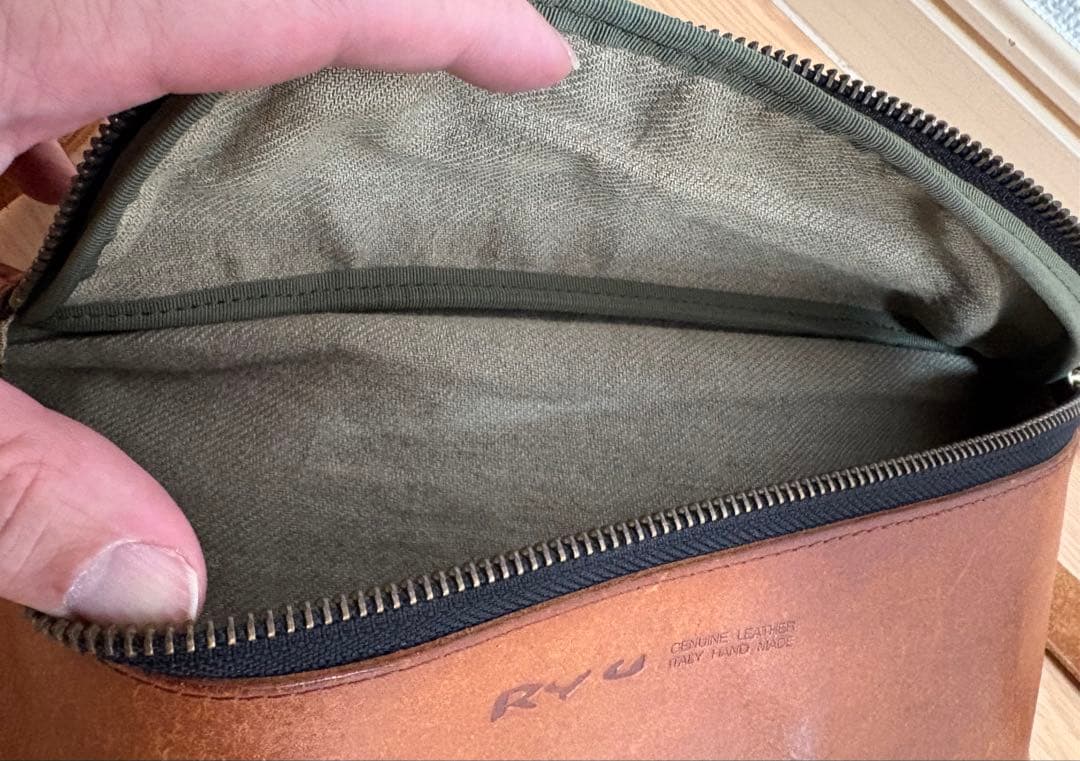 RYU レザー ボディバッグ ブラウン