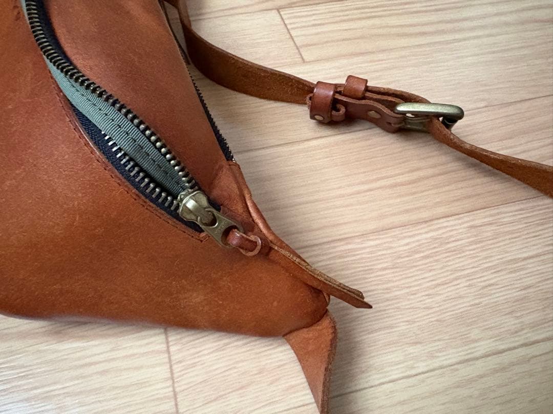 RYU レザー ボディバッグ ブラウン