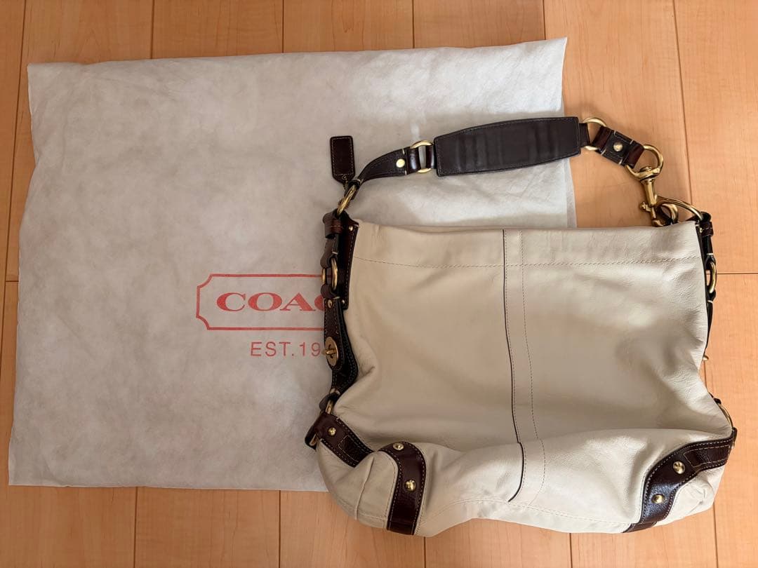 COACH ホワイトレザー ショルダーバッグ