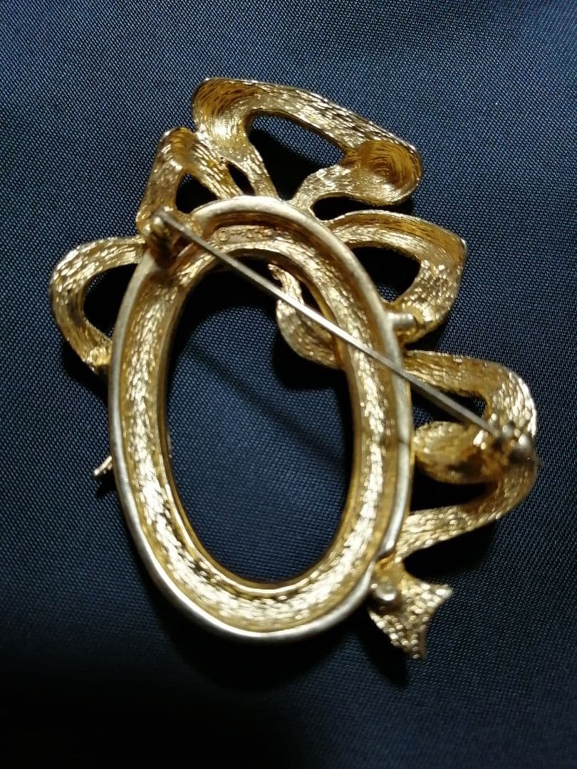 Christian Dior ゴールド リボン ブローチ