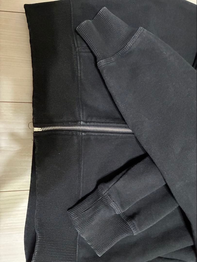 Stussy ブラック パーカー フロントジッパー