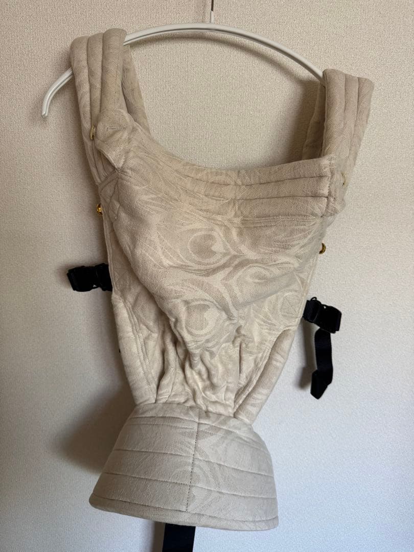 artipoppe アーティーポッペ　ベージュ 抱っこ紐