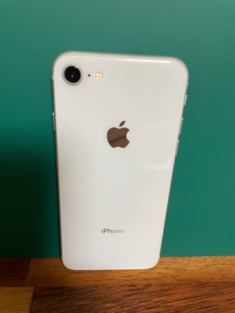 Apple iPhone 8 ホワイト本体
