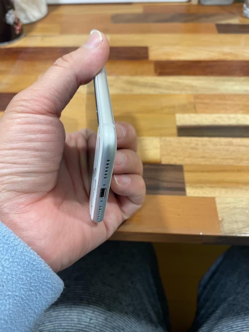 Apple iPhone 8 ホワイト本体