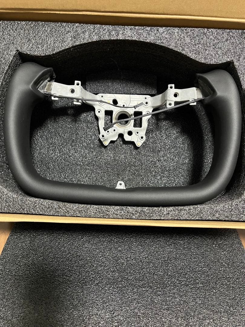 テスラモデル3ハイランド ヨークハンドル