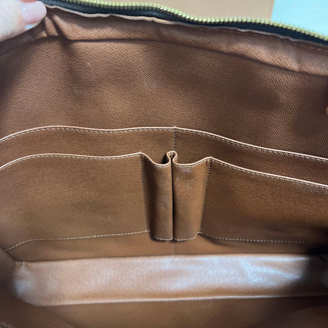 LOUIS VUITTON 「ポルトドキュマン・ヴォワヤージュ」