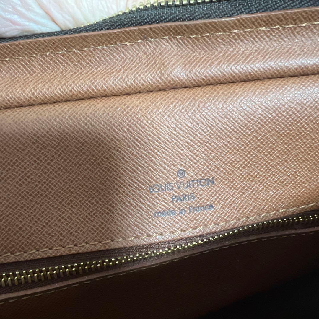 LOUIS VUITTON 「ポルトドキュマン・ヴォワヤージュ」